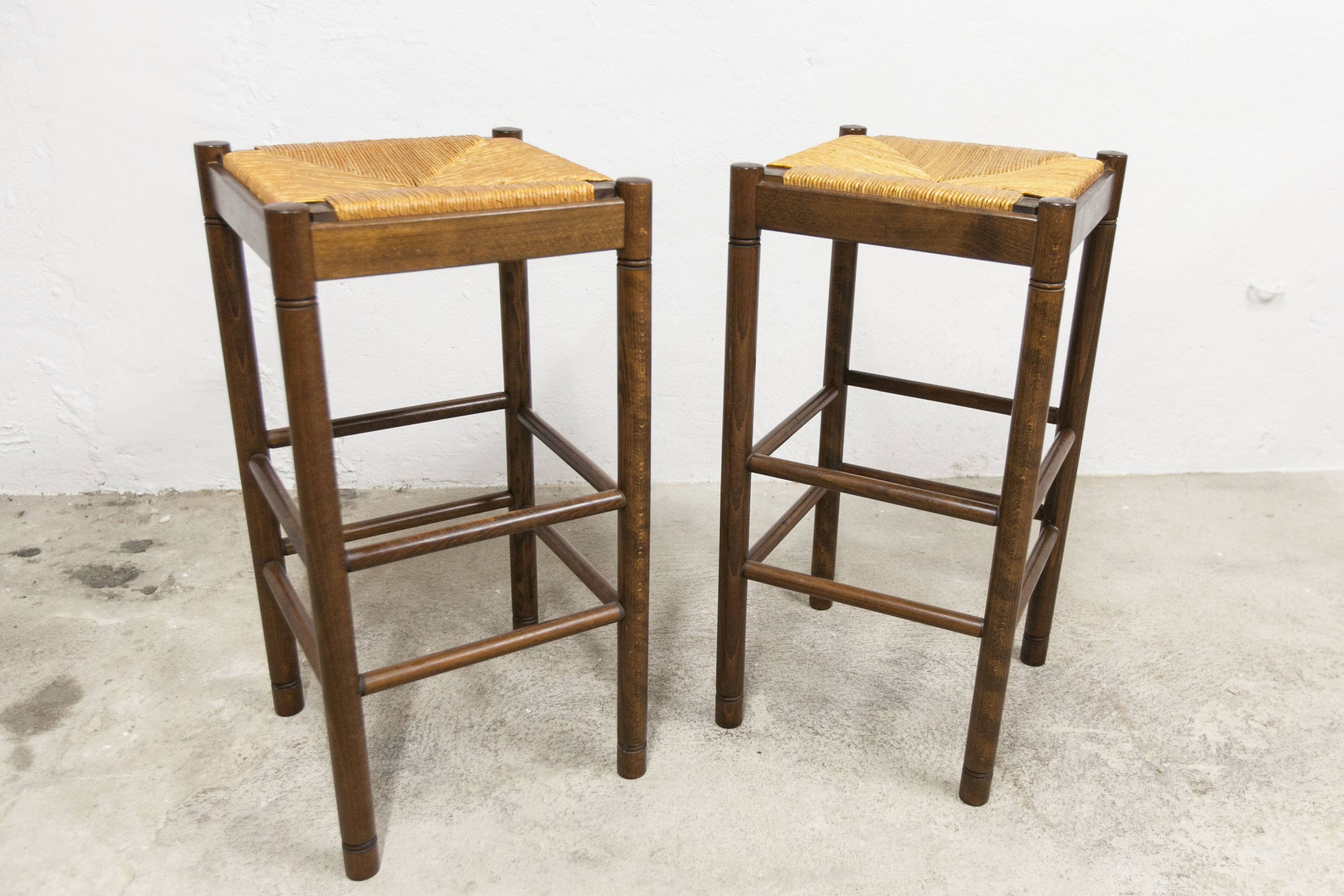 Pair of 80 cm high straw and beech bar stools
