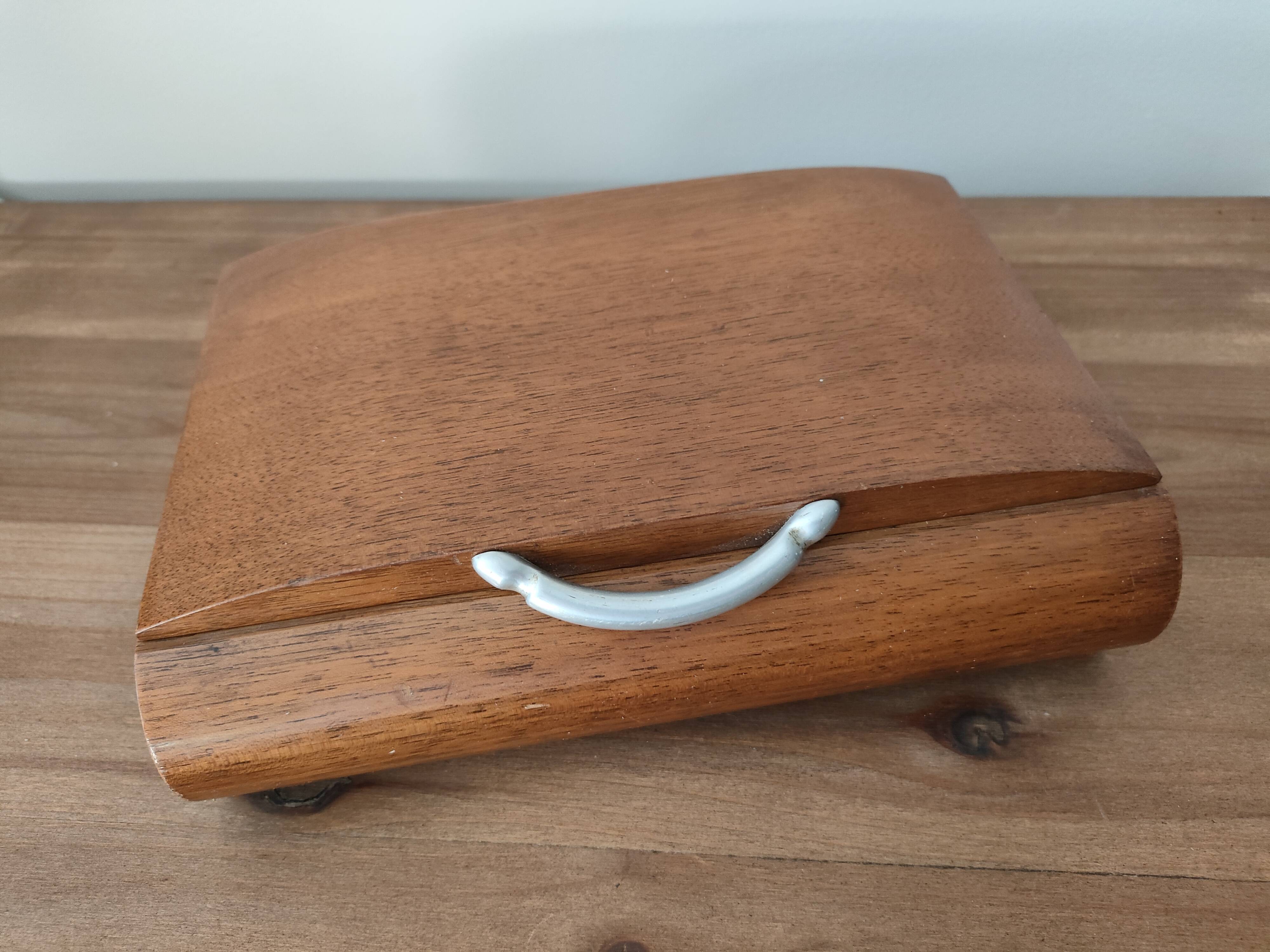 Vintage cigarette box signed Ermond with 2 integrated ashtrays.