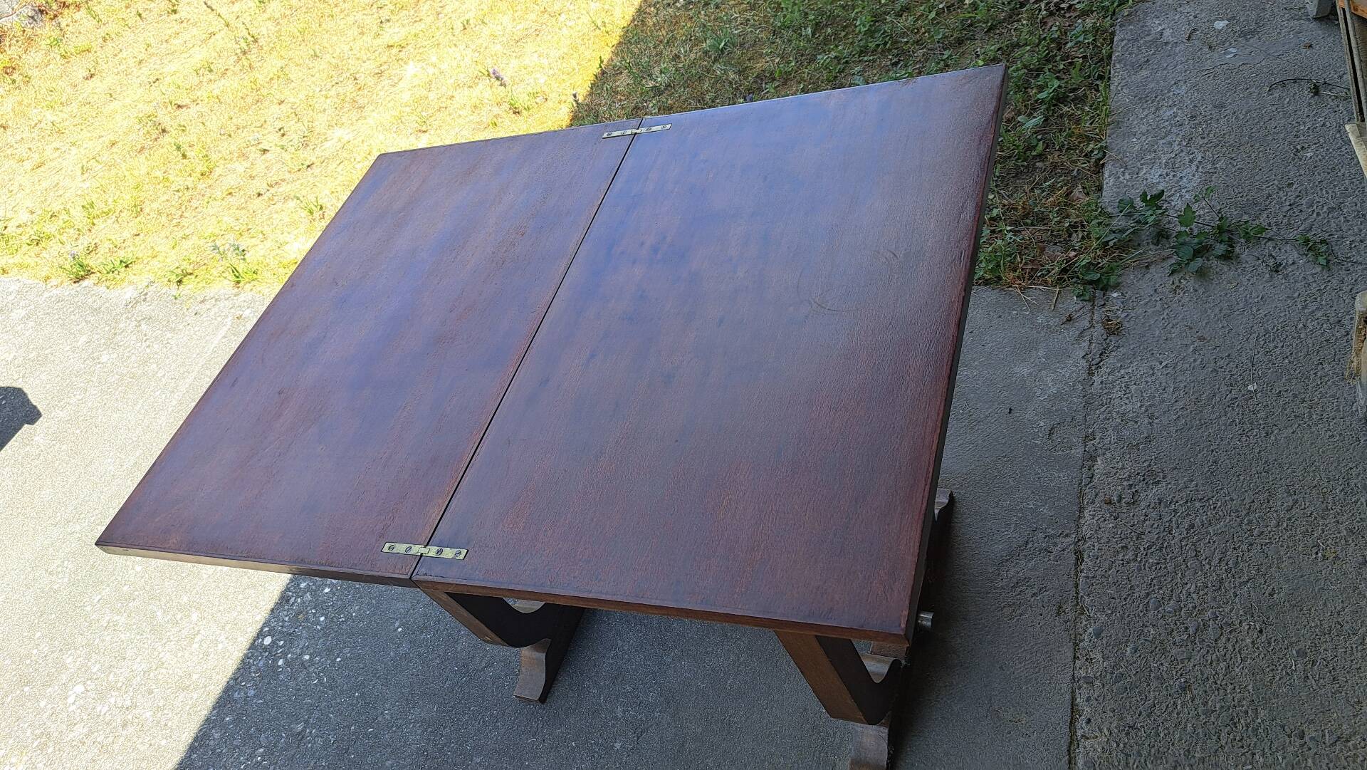 Retro folding table