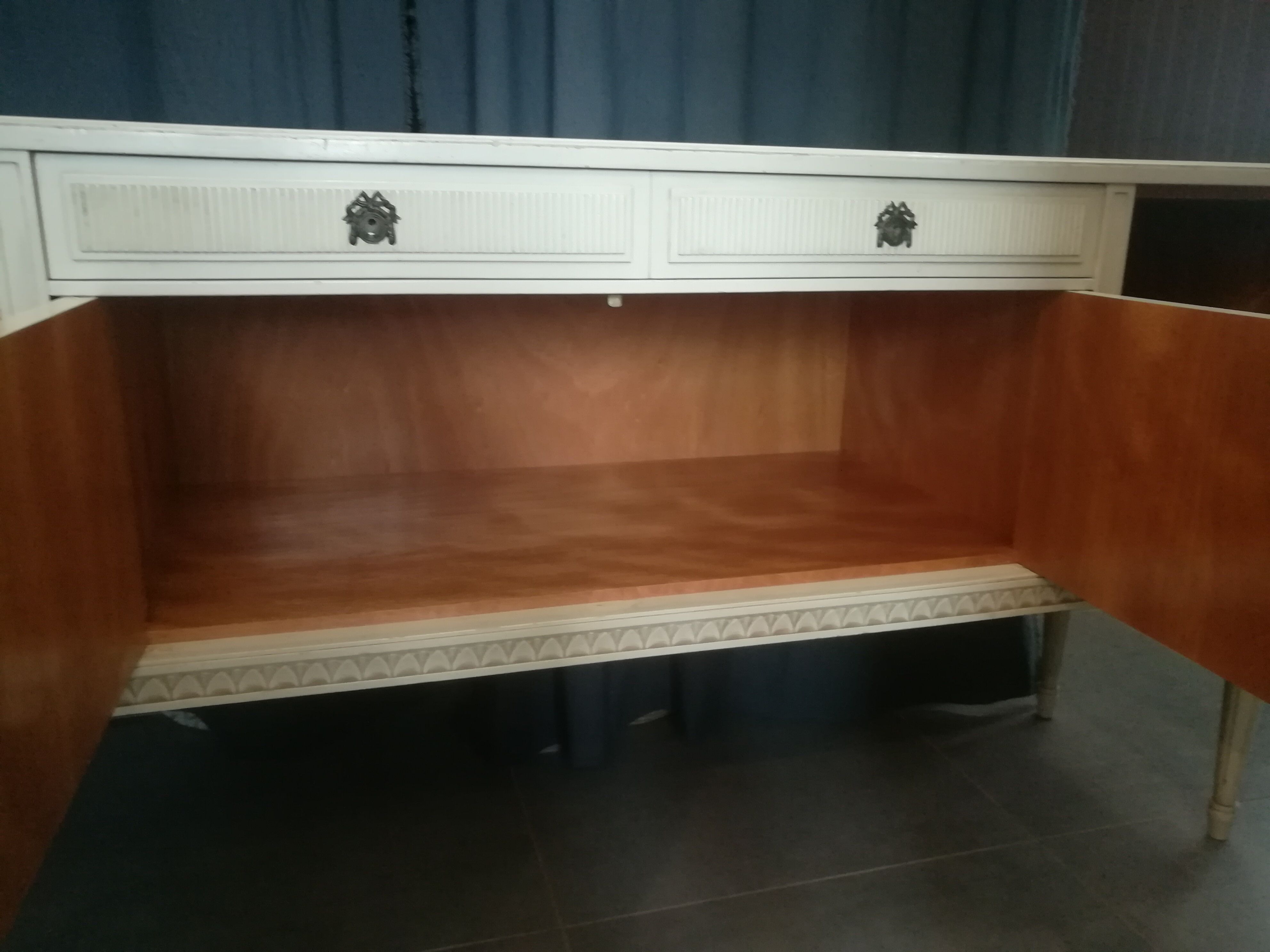 Enfilade style Louis XVI lacquered cream