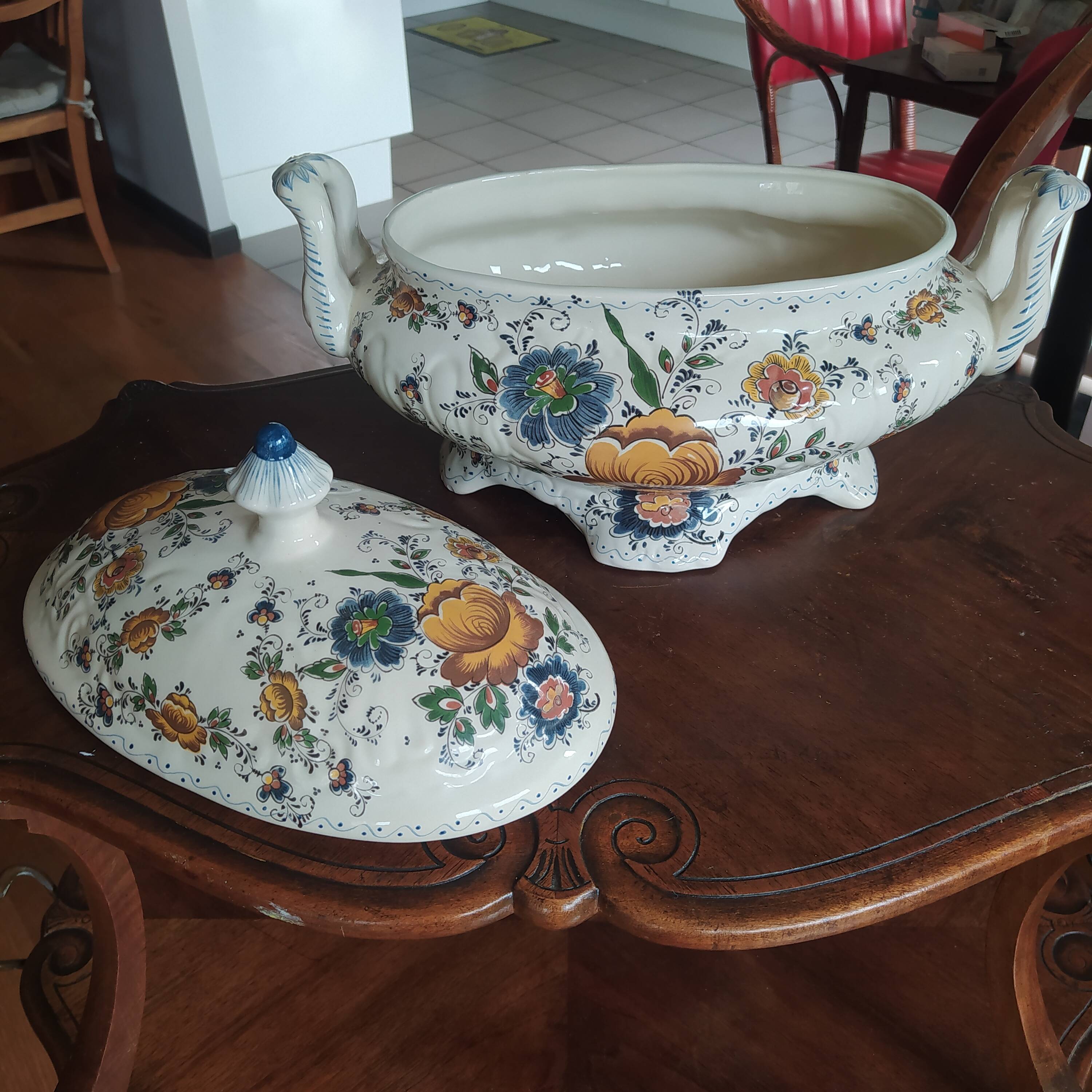 Soupière en faience Hubert Bequet signée