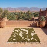 Handmade pure wool rug, size 200 x 300 cm.