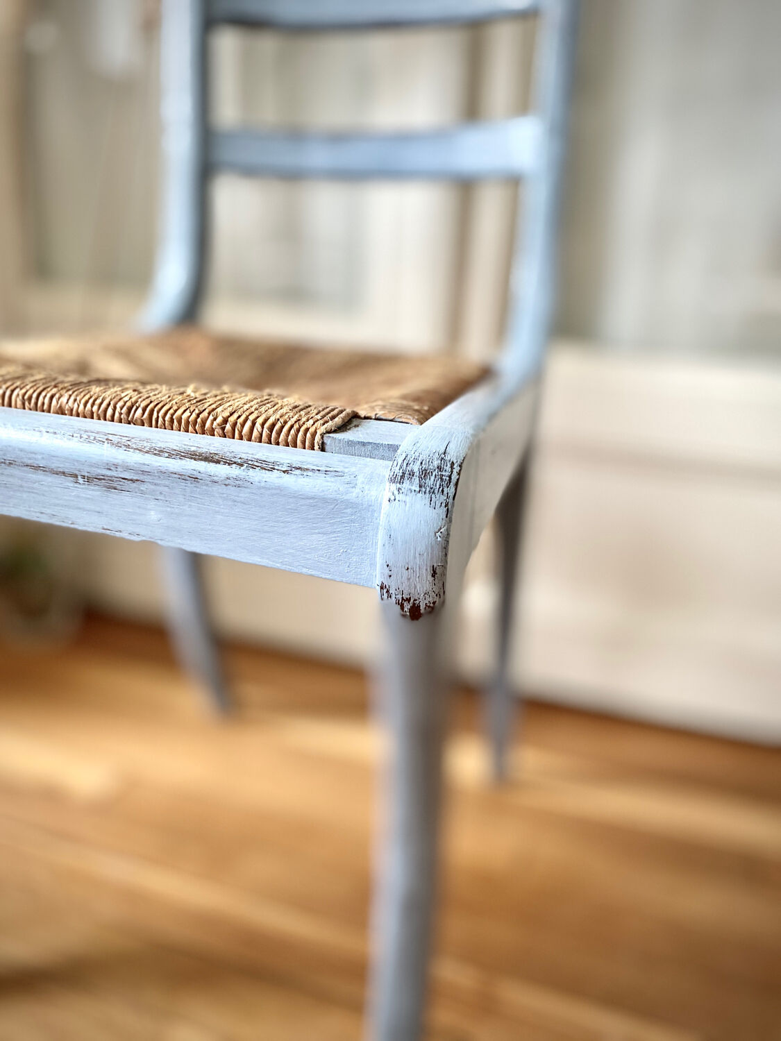 Wooden chair and seat in vintage blue straw