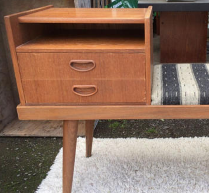 Banc téléphone scandinave rétro