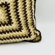 Coussin en crochet vintage années 70