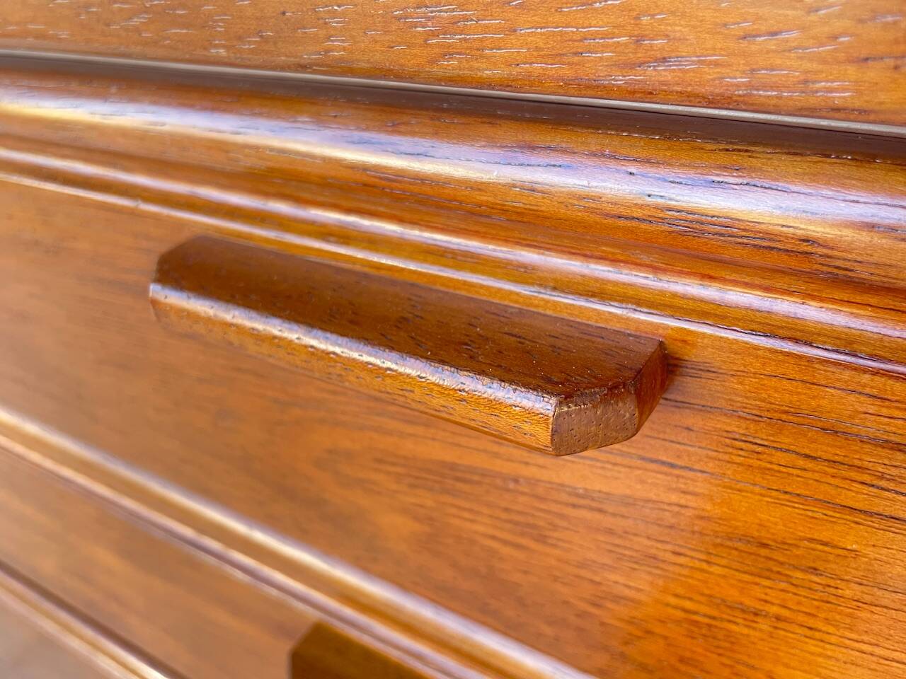 Vintage chest of drawers with 5 drawers in rosewood by Hulsta, circa 1970s.