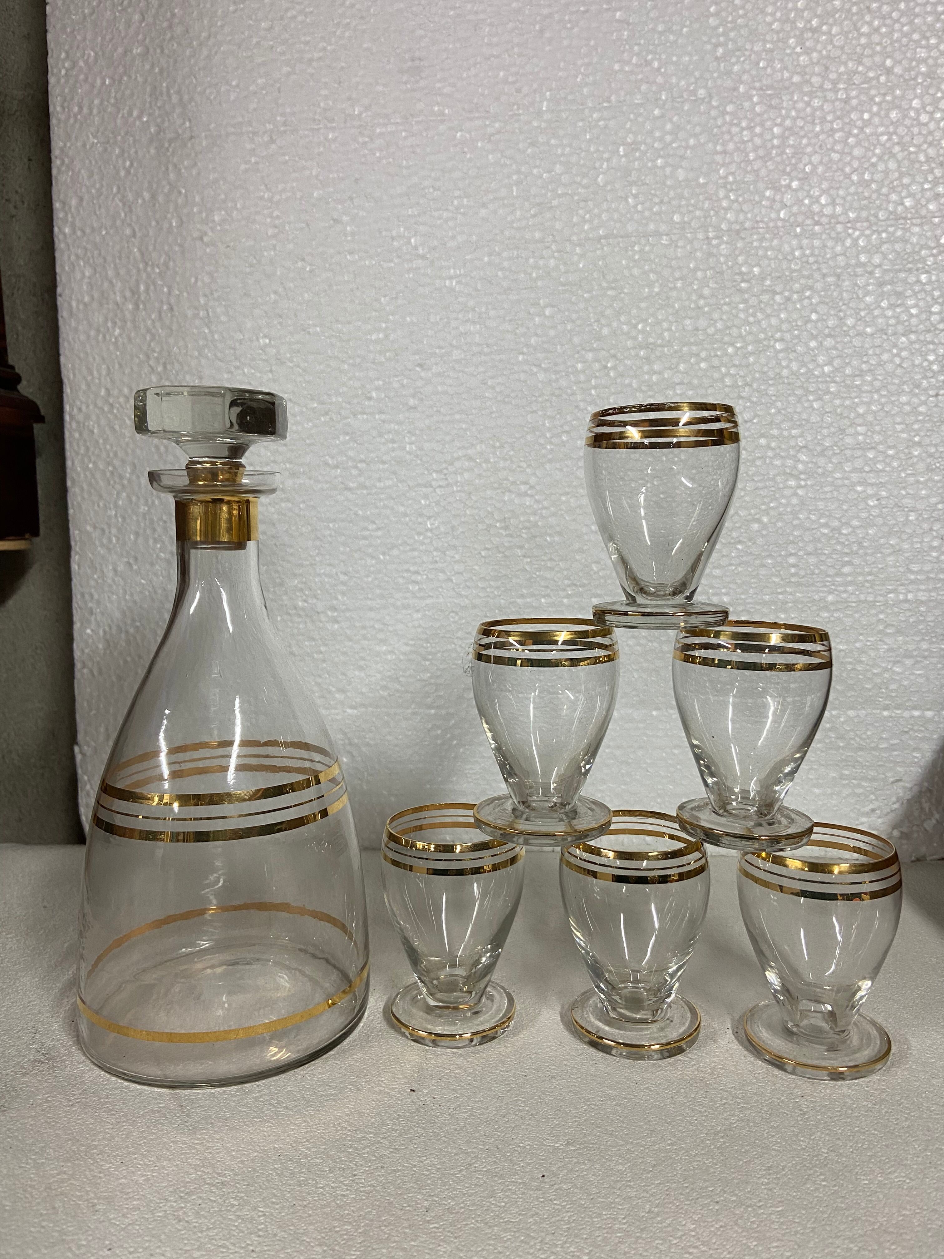 Decanter and digestive glasses