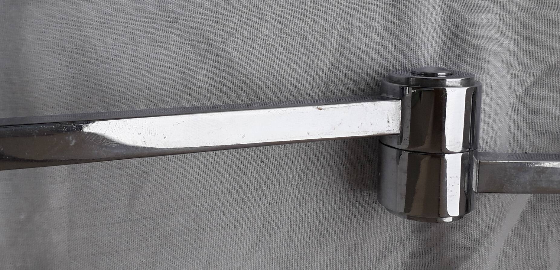 Articulated arm wall lamp