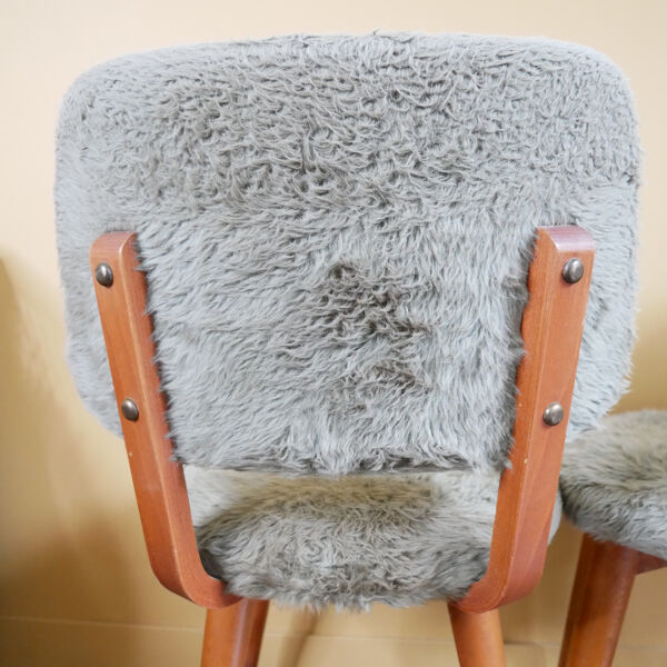 Paire de chaises moumoute pieds compas