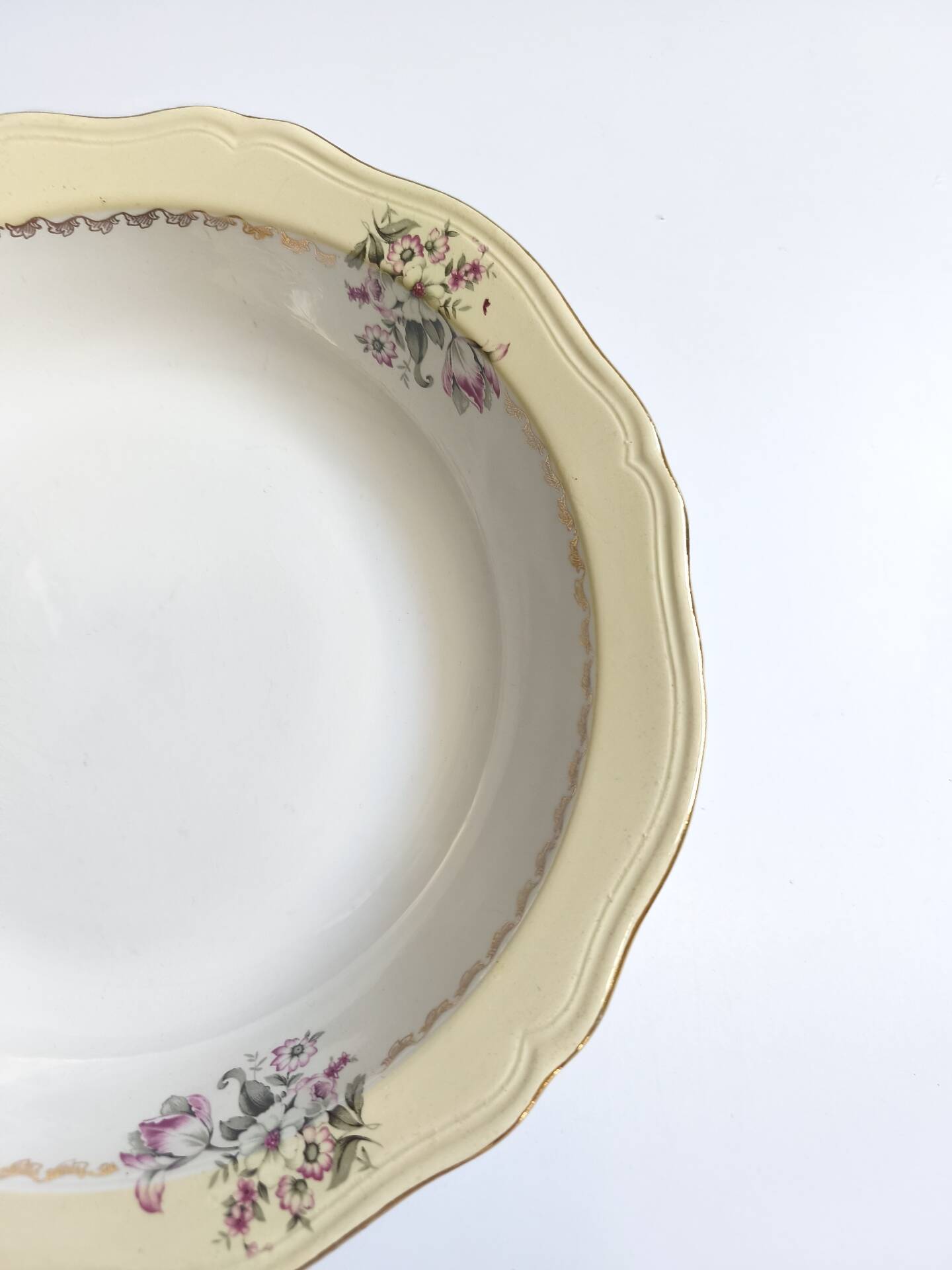 Vintage shallow dish L'Amandinoise model Paola white cream flowers