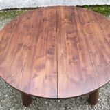 Table ronde brutaliste