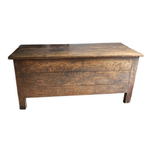 Coffre en bois ferme