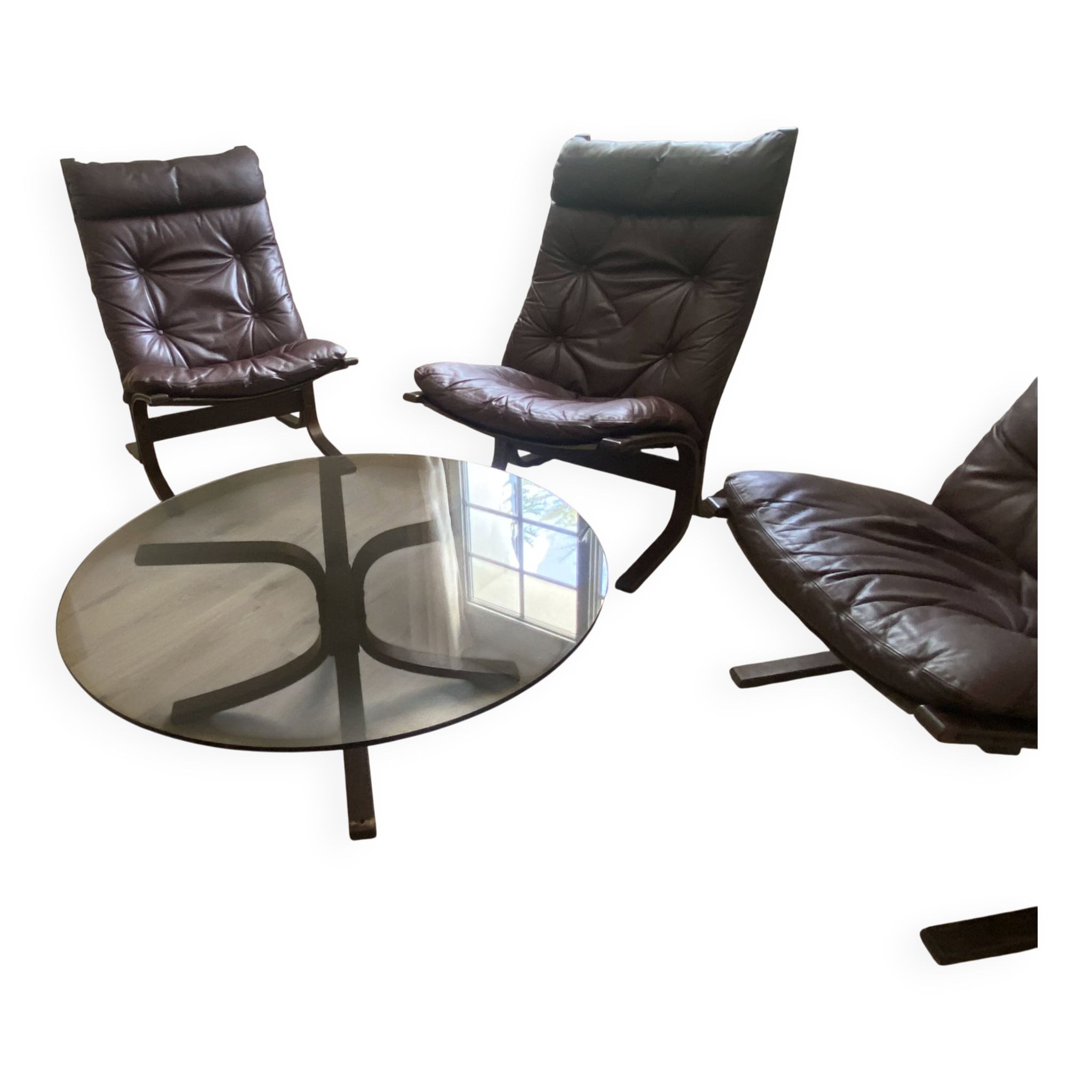 Armchairs by the Norwegian designer Ingmar Relling. Matching coffee table.