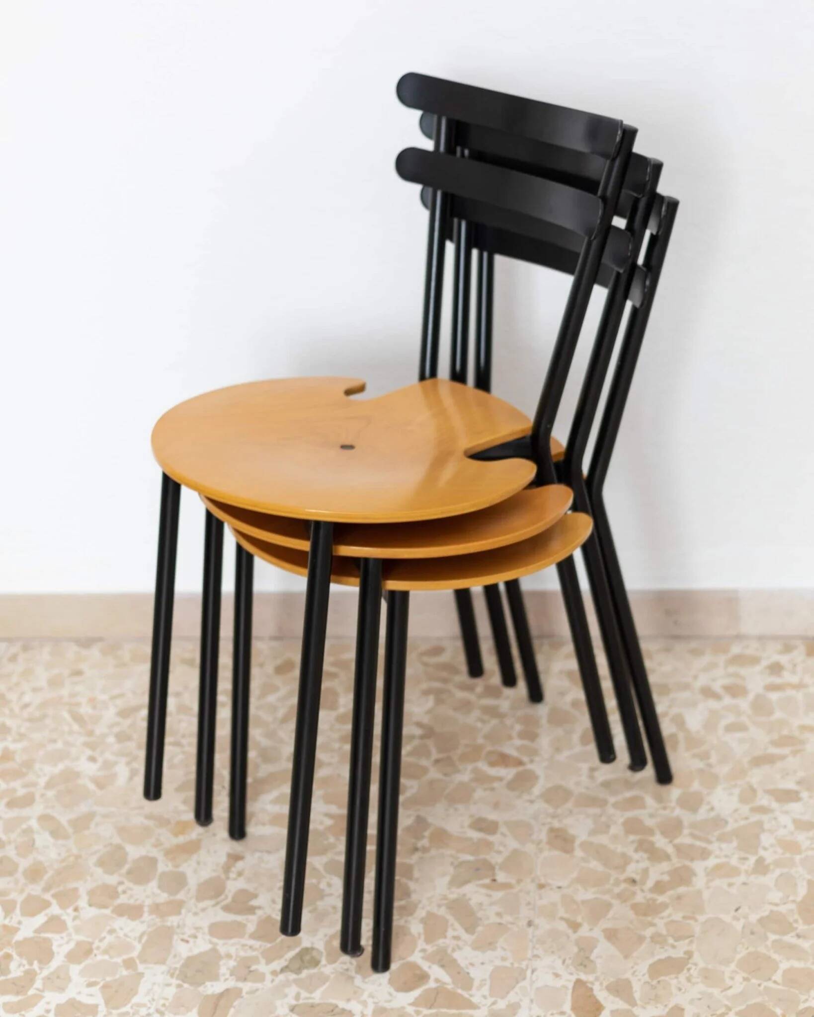 Set of 3 Italian mid-century chairs in black steel frame and natural wood seats - stackable, 1970s