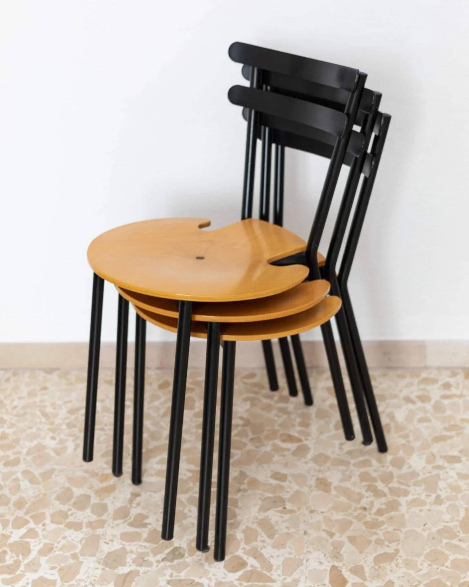 Set of 3 Italian mid-century chairs in black steel frame and natural wood seats - stackable, 1970s