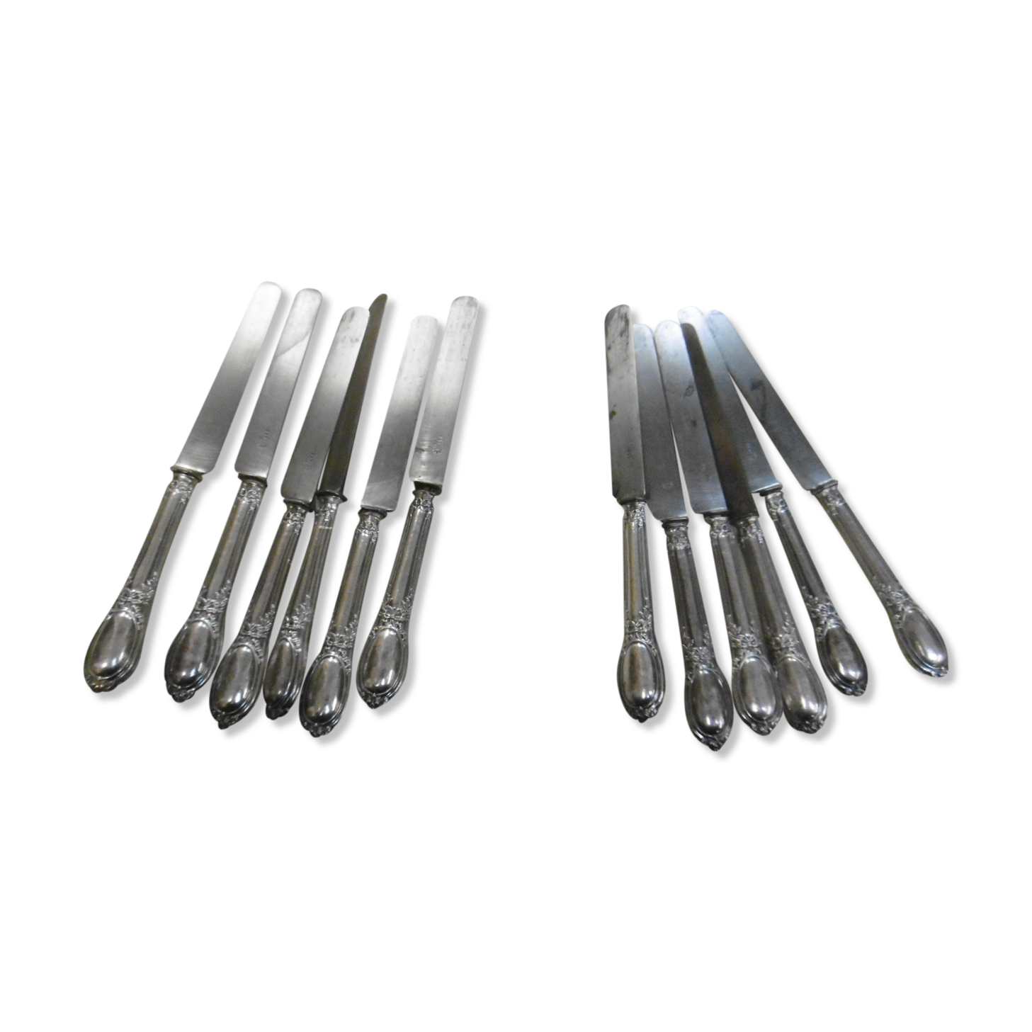 Serie de 12 couteaux de table en argent fourré - poinçon minerve - xixeme