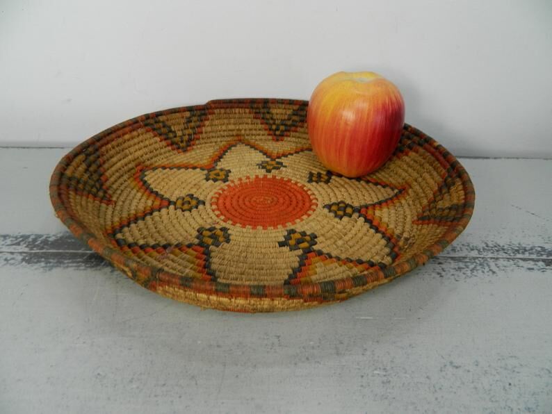 Round straw spiral basket, wall decoration or table basket