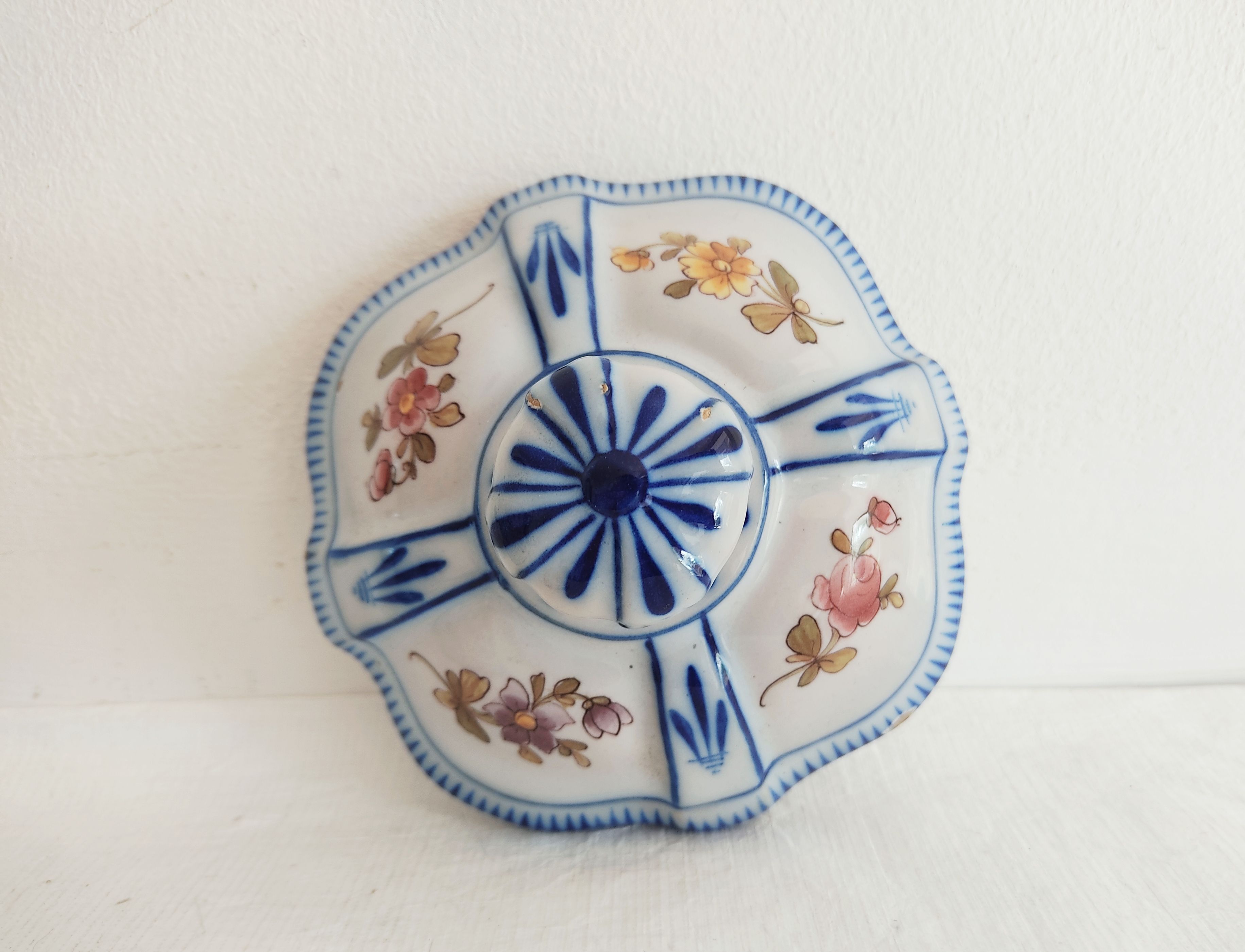 Earthenware box decoration of flowers Faience factory of Charolles