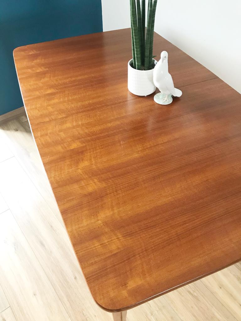 Scandinavian table