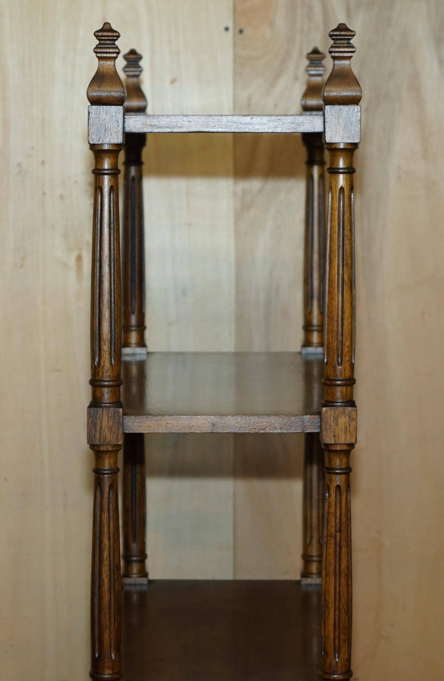 Bibliothèque vintage style Regency en acajou flammé 198 cm