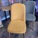 Chaise scandinave en velours côtelé moutarde