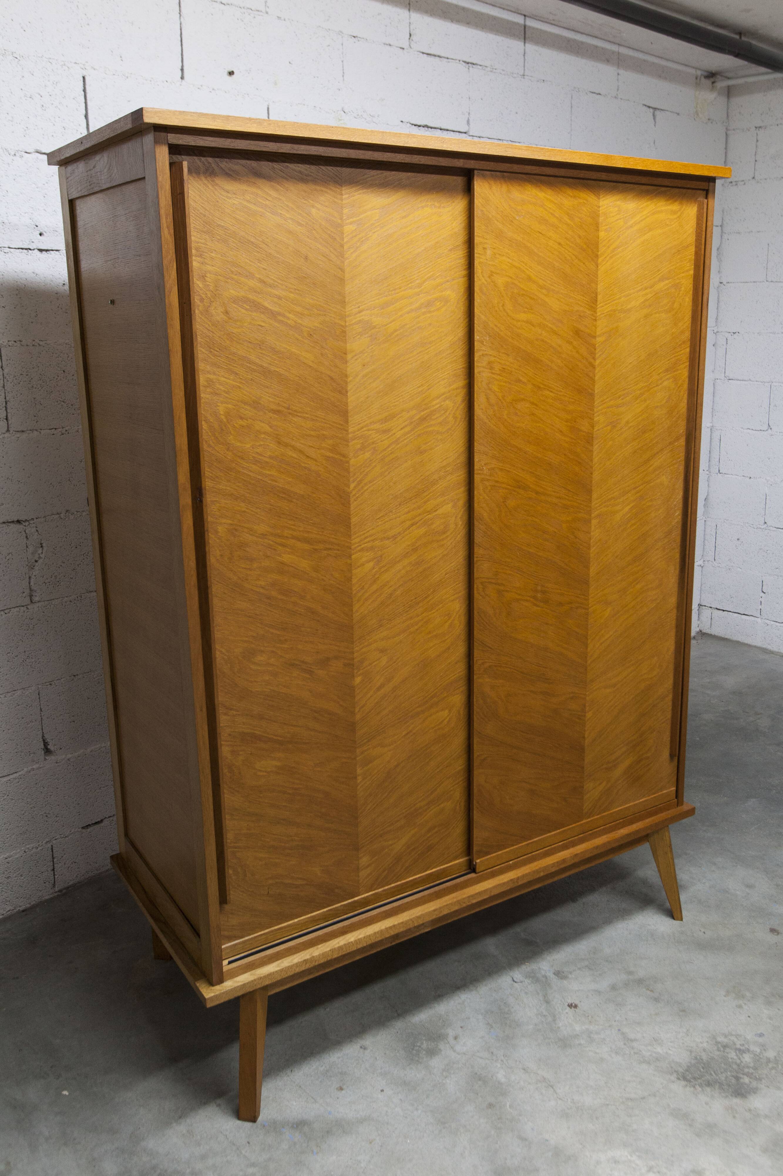 Armoire penderie 1950 pieds compas portes coulissantes plateau neuf