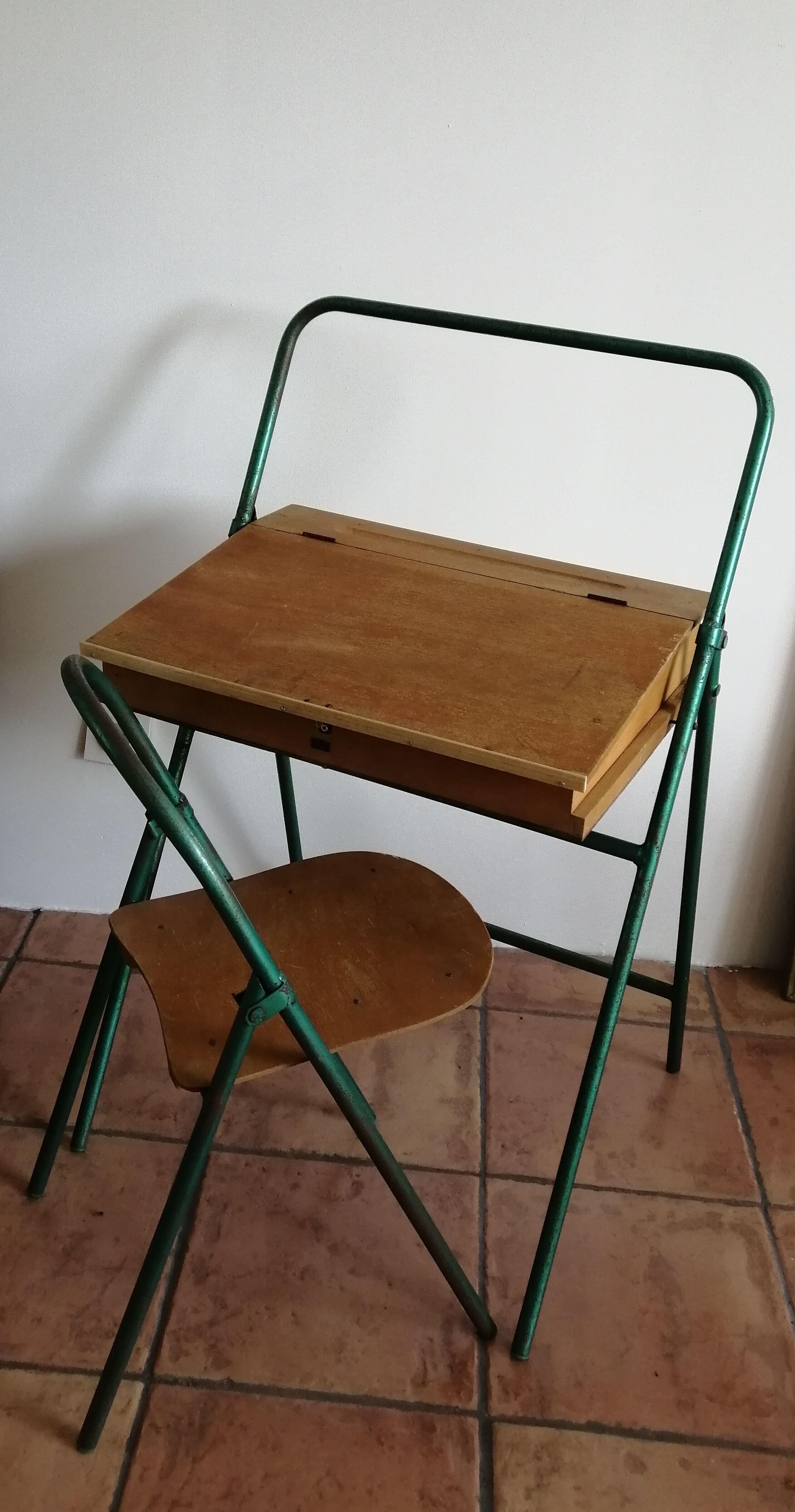 Foldable child desk 50s/60s and its chair