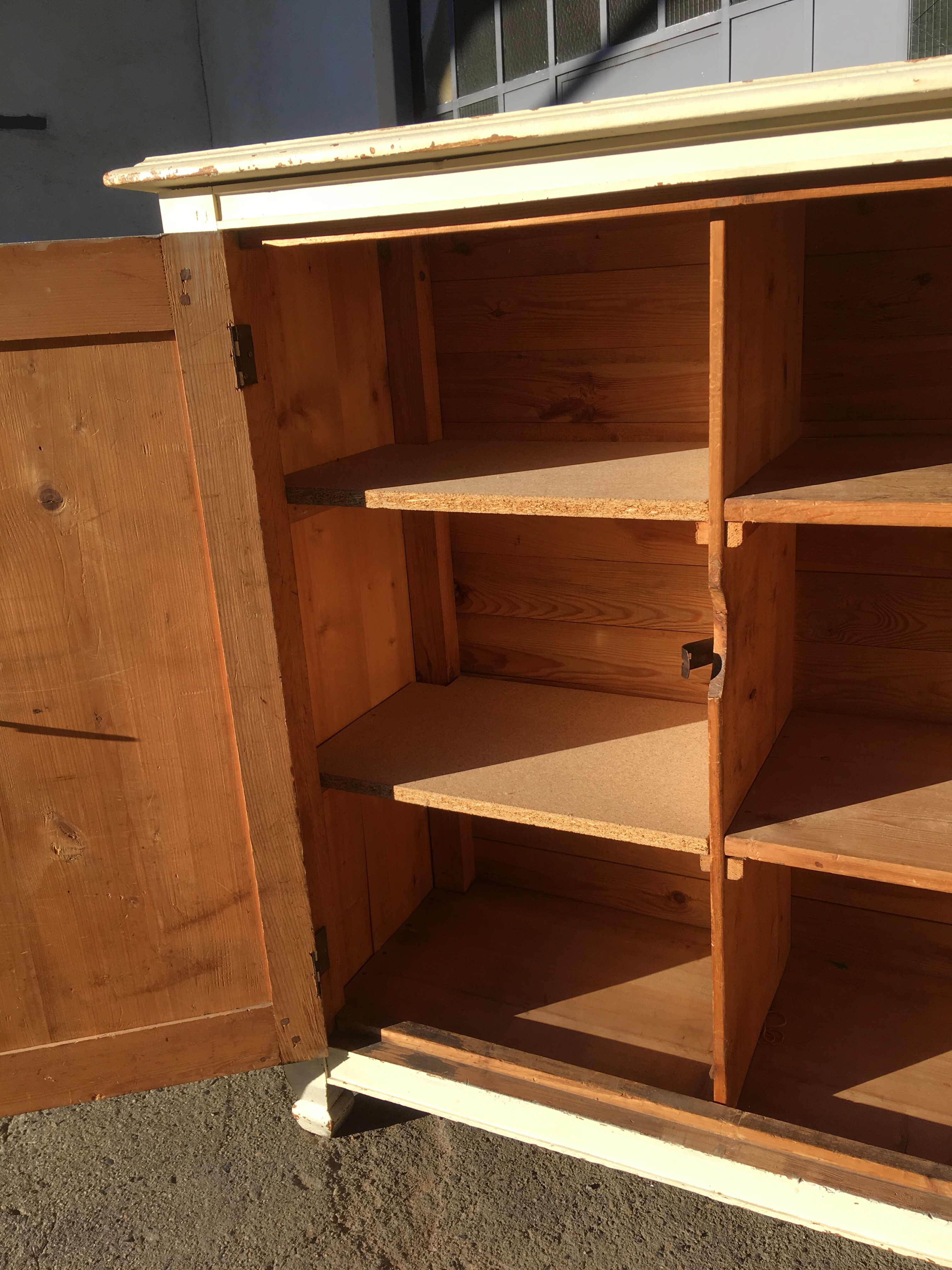 Parisian 2-door FIR buffet