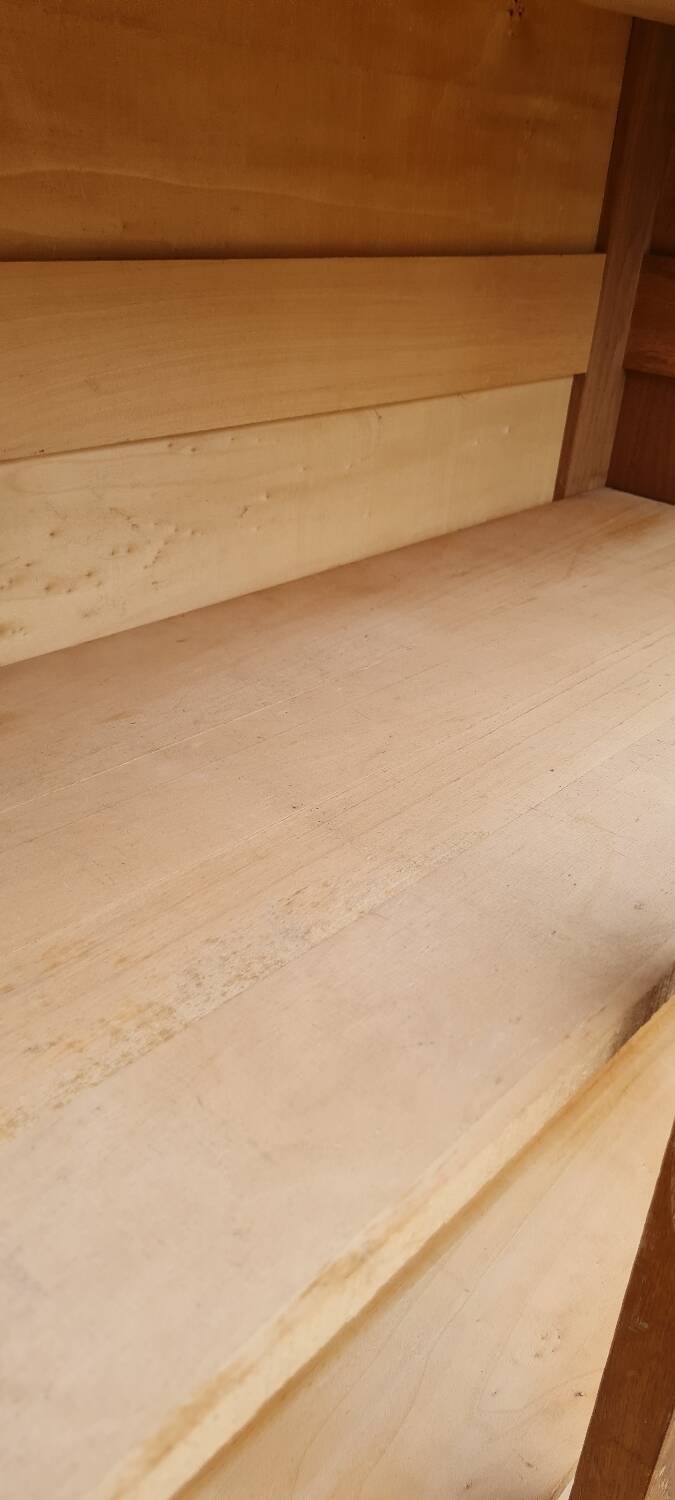 Armoire pied compas en chêne blond