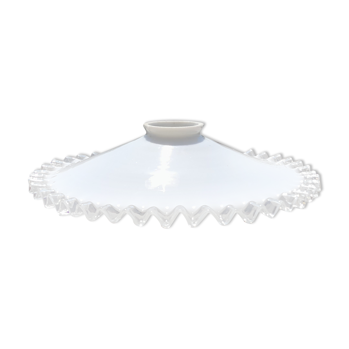 Serrated opaline suspension