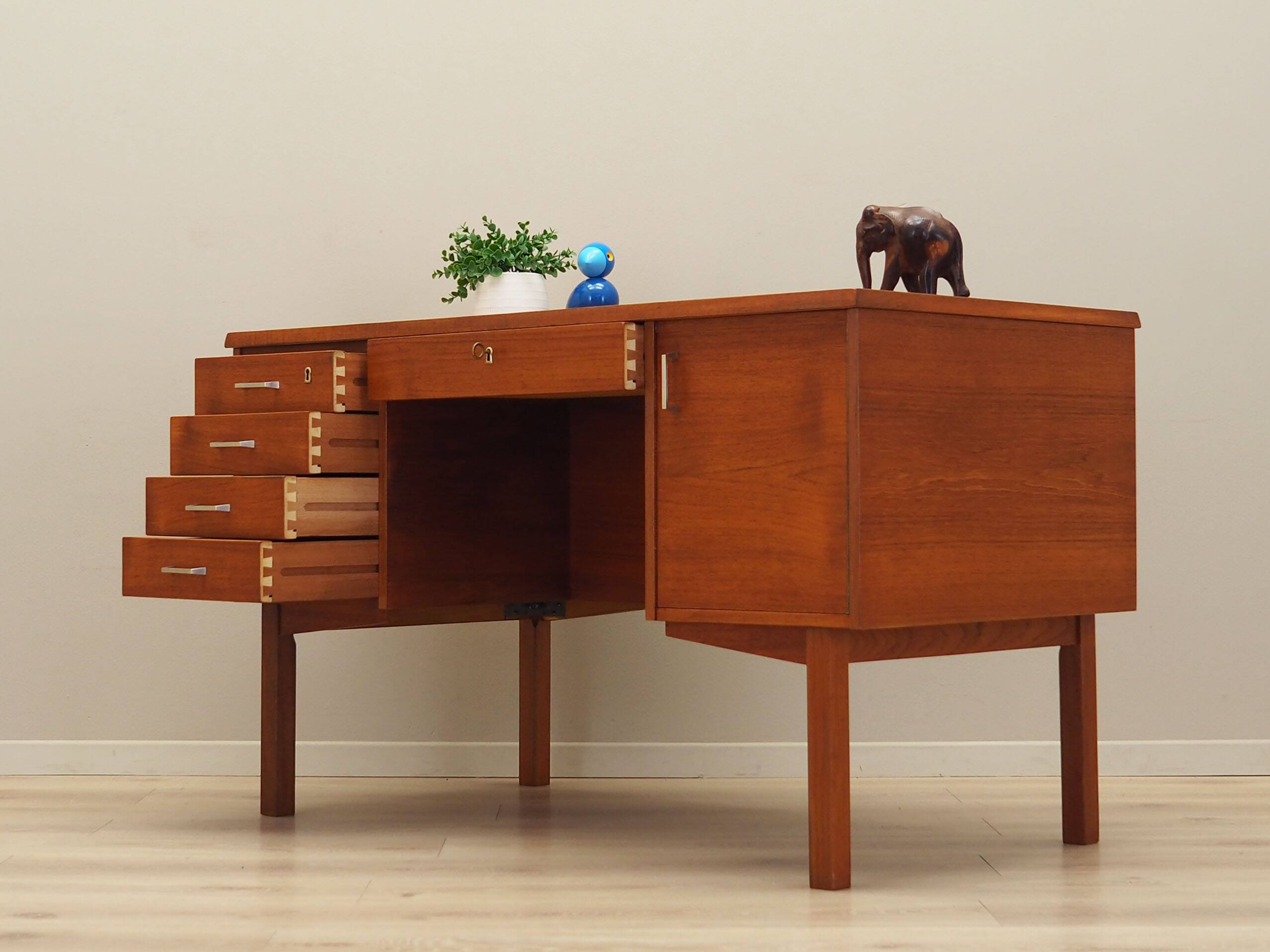 Teak desk, Danish design, 1970s, production: Denmark