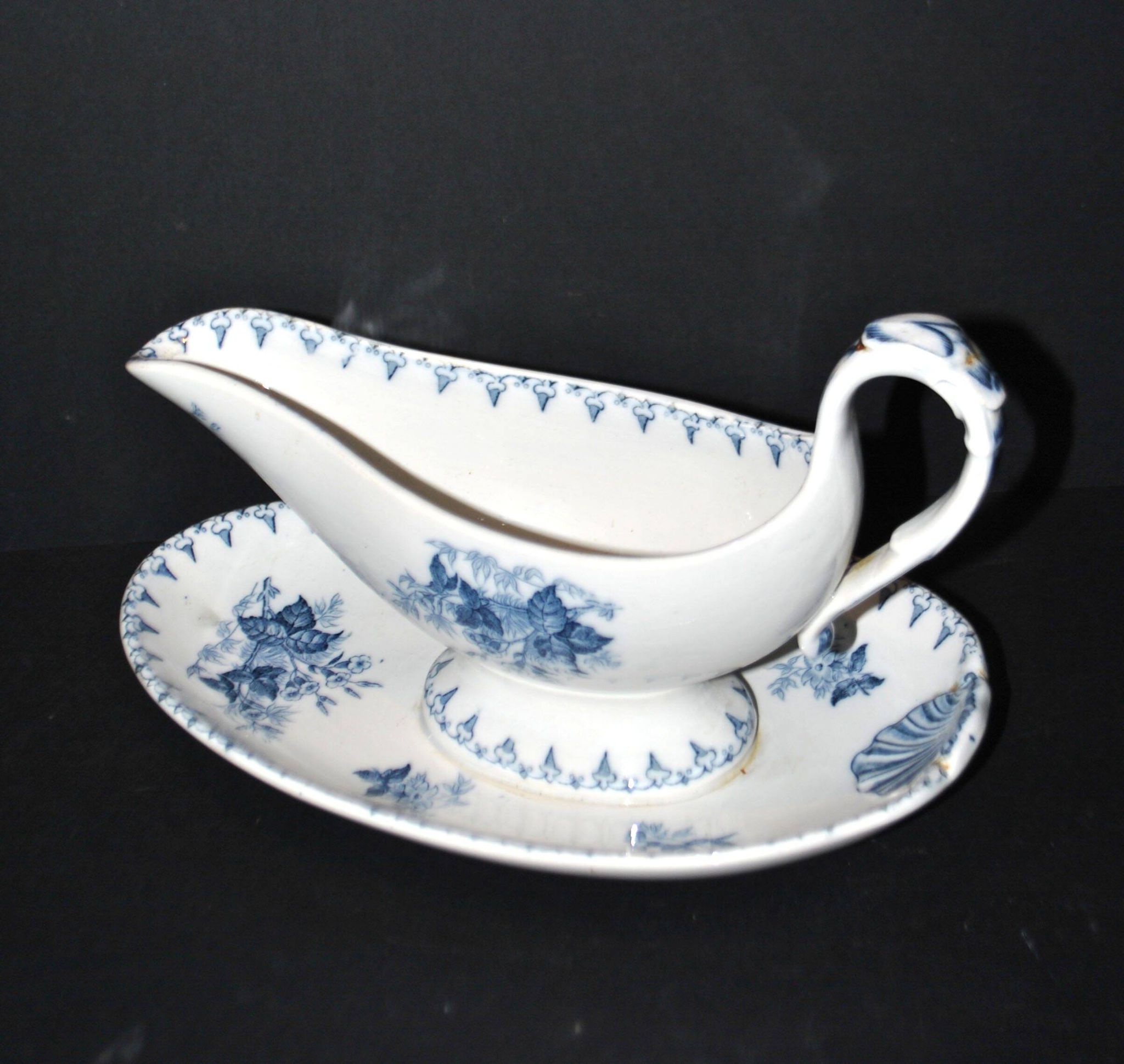 Sarreguemines U&C Flore sauce boat in earthenware with blue flowers