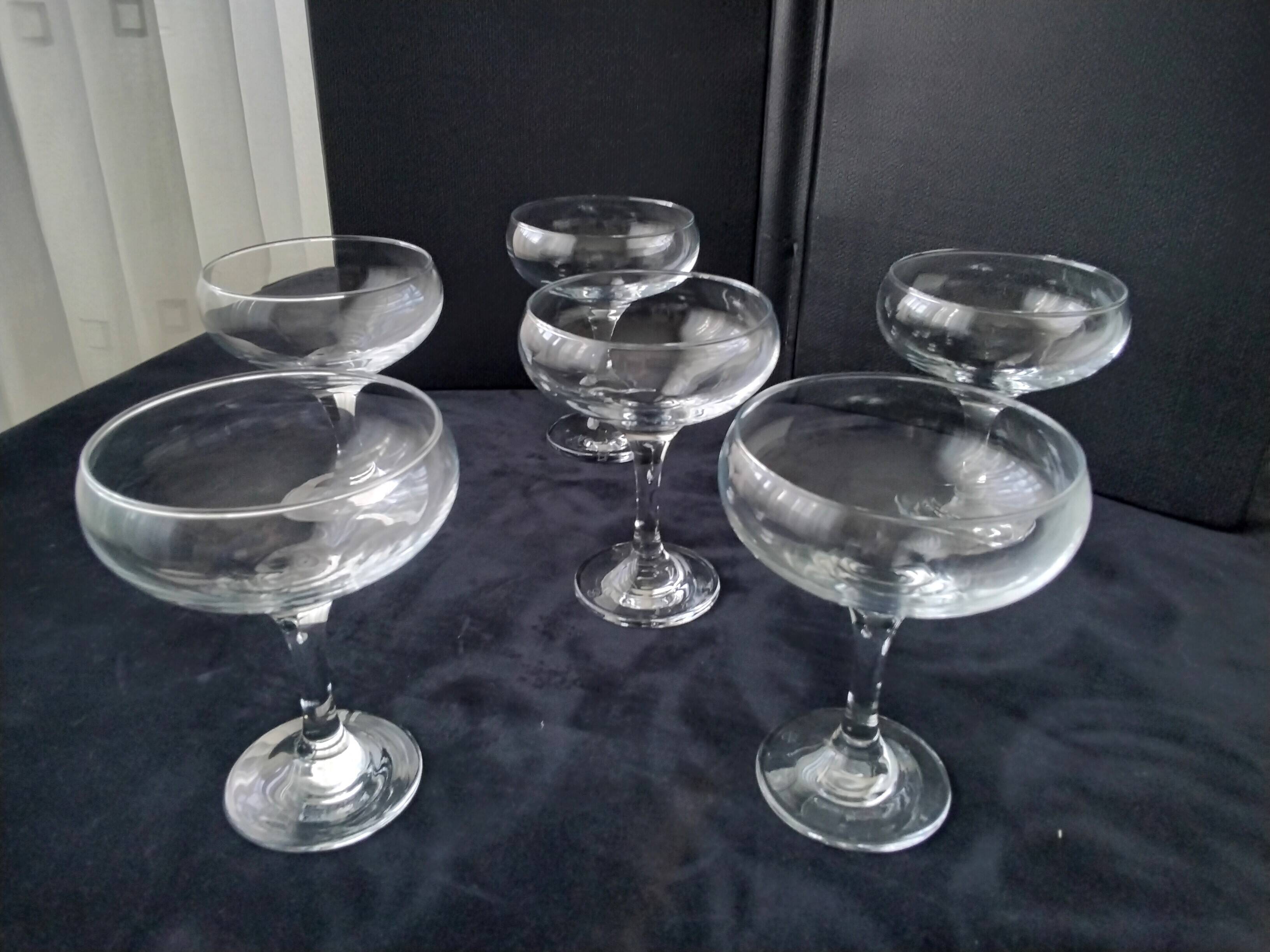 6 Large champagne glasses in plain glass or for starters or desserts