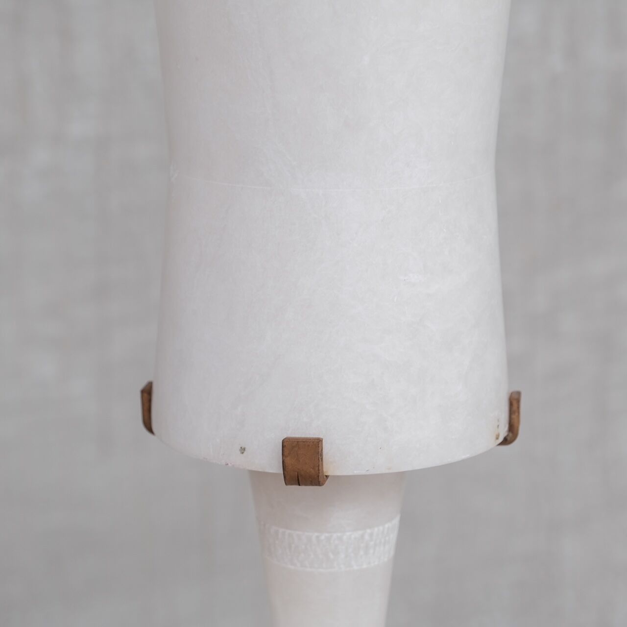 Alabaster french mid-century table lamp (6/7)