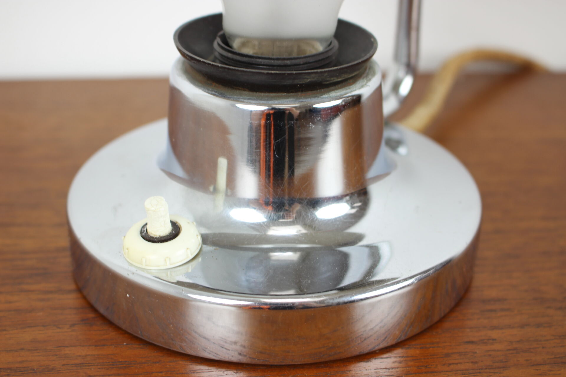 Big bauhaus brass table lamp, 1930