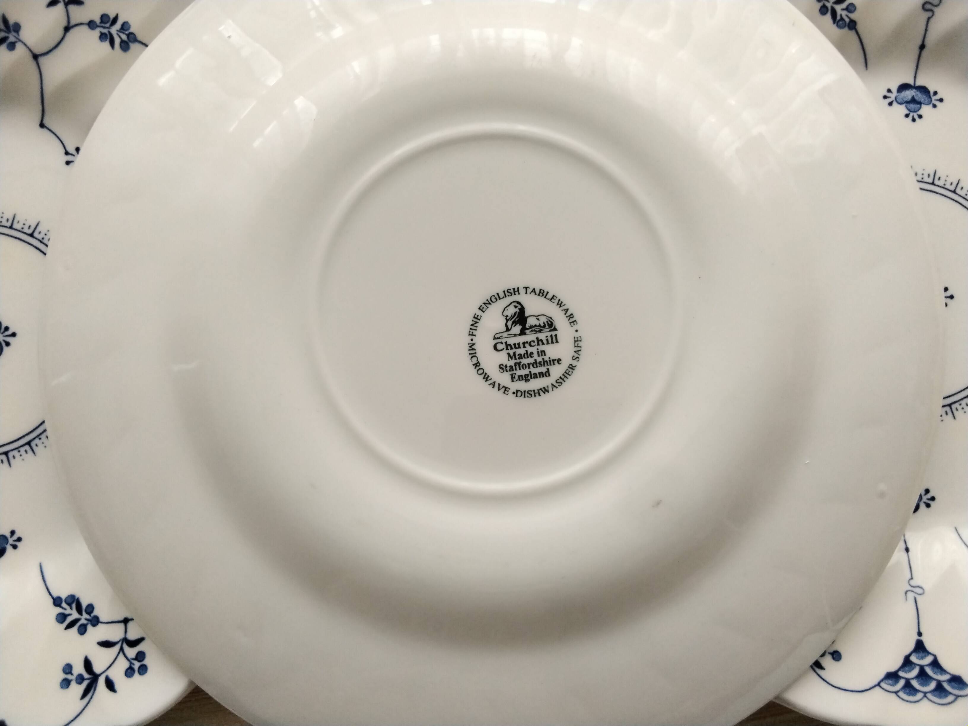 6 Churchill English Porcelain Dessert Plates Finland Pattern