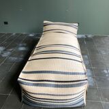 Deck chair in the shape of a Flamingo pouf with treated straw covering
