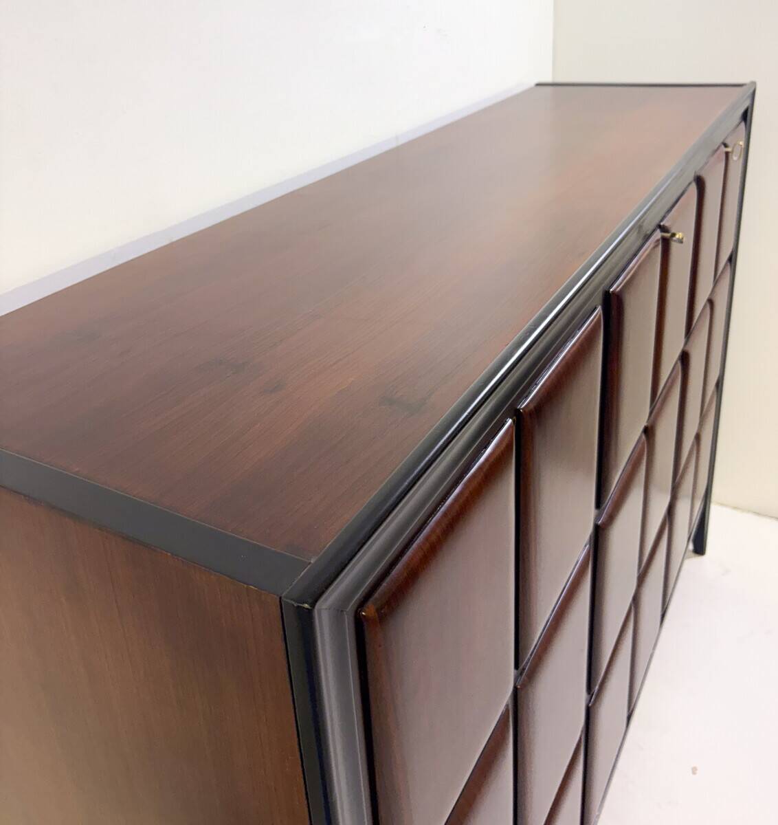 Mid-Century Modern Highboard in the style of Borsani, Italy, 1960s