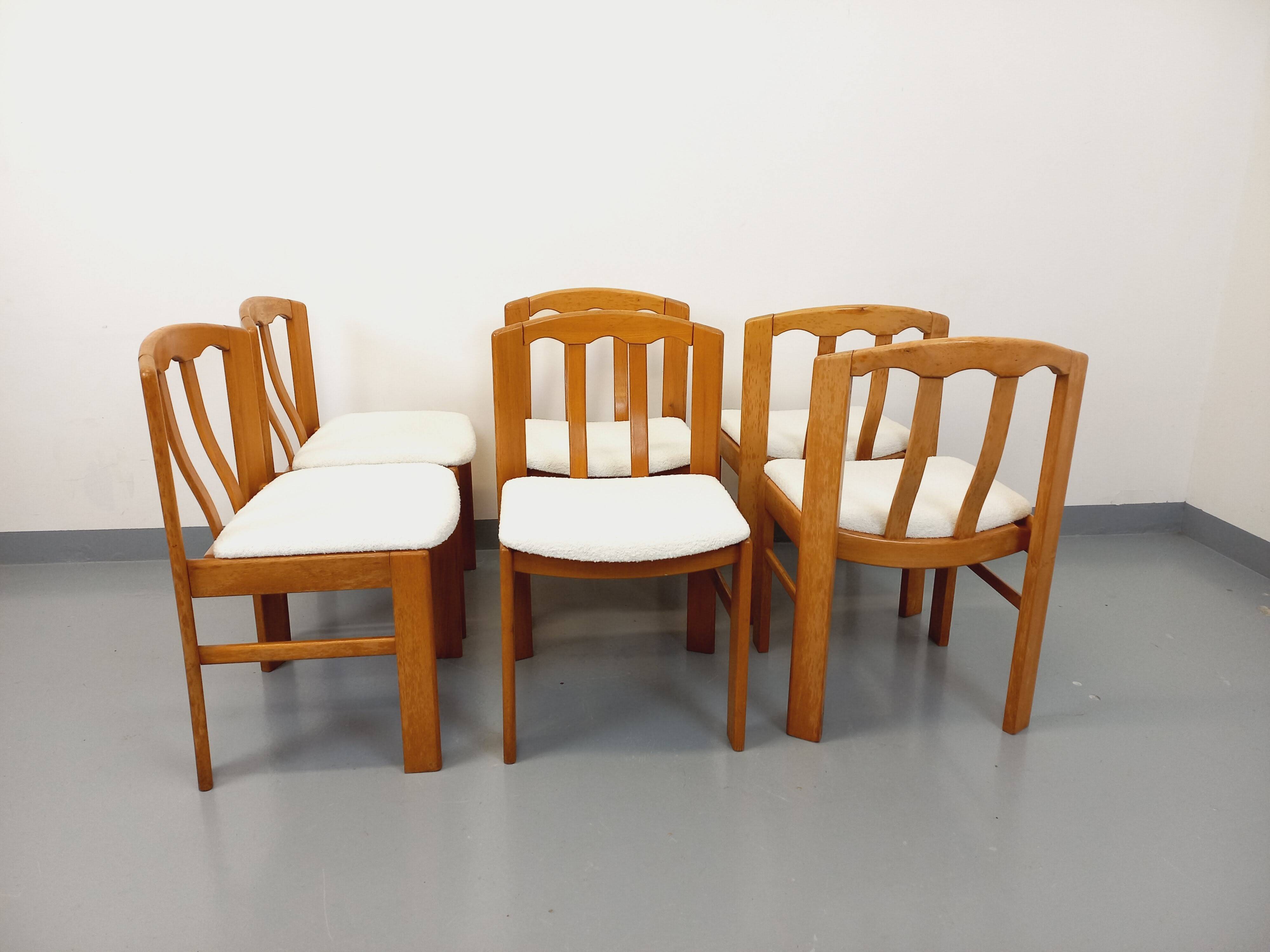 Set of 6 vintage chairs in elm wood and bouclé fabric from the 70s