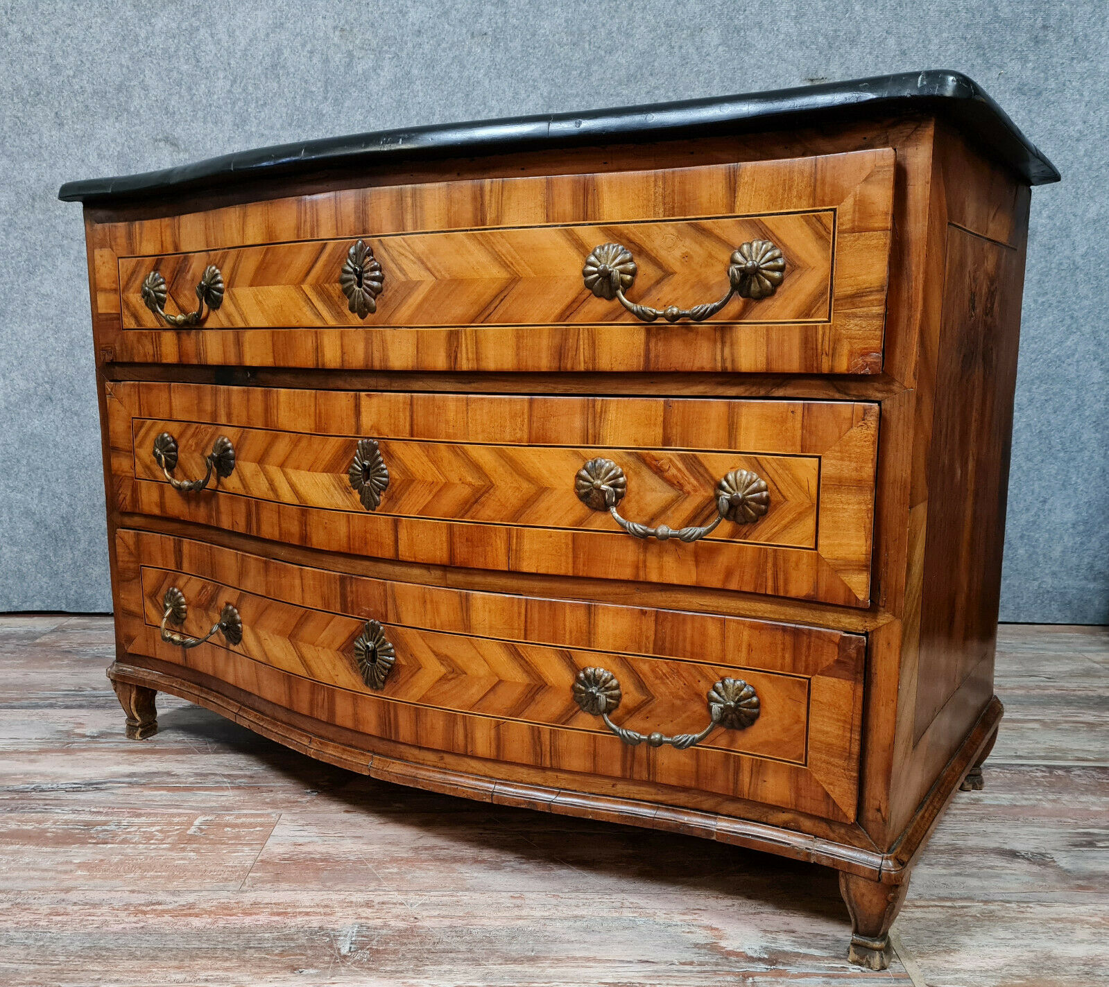 Curved chest of drawers Louis XV period in precious wood marquetry around 1750