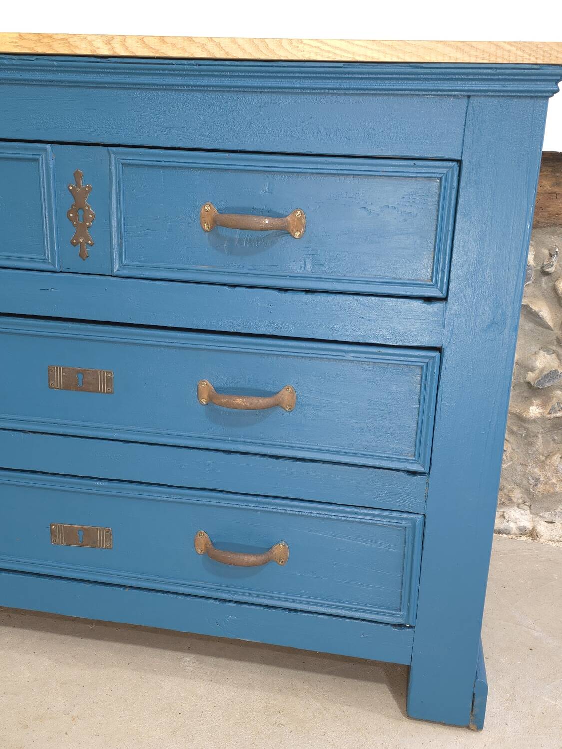 Commode ancienne bleue et dessus chêne