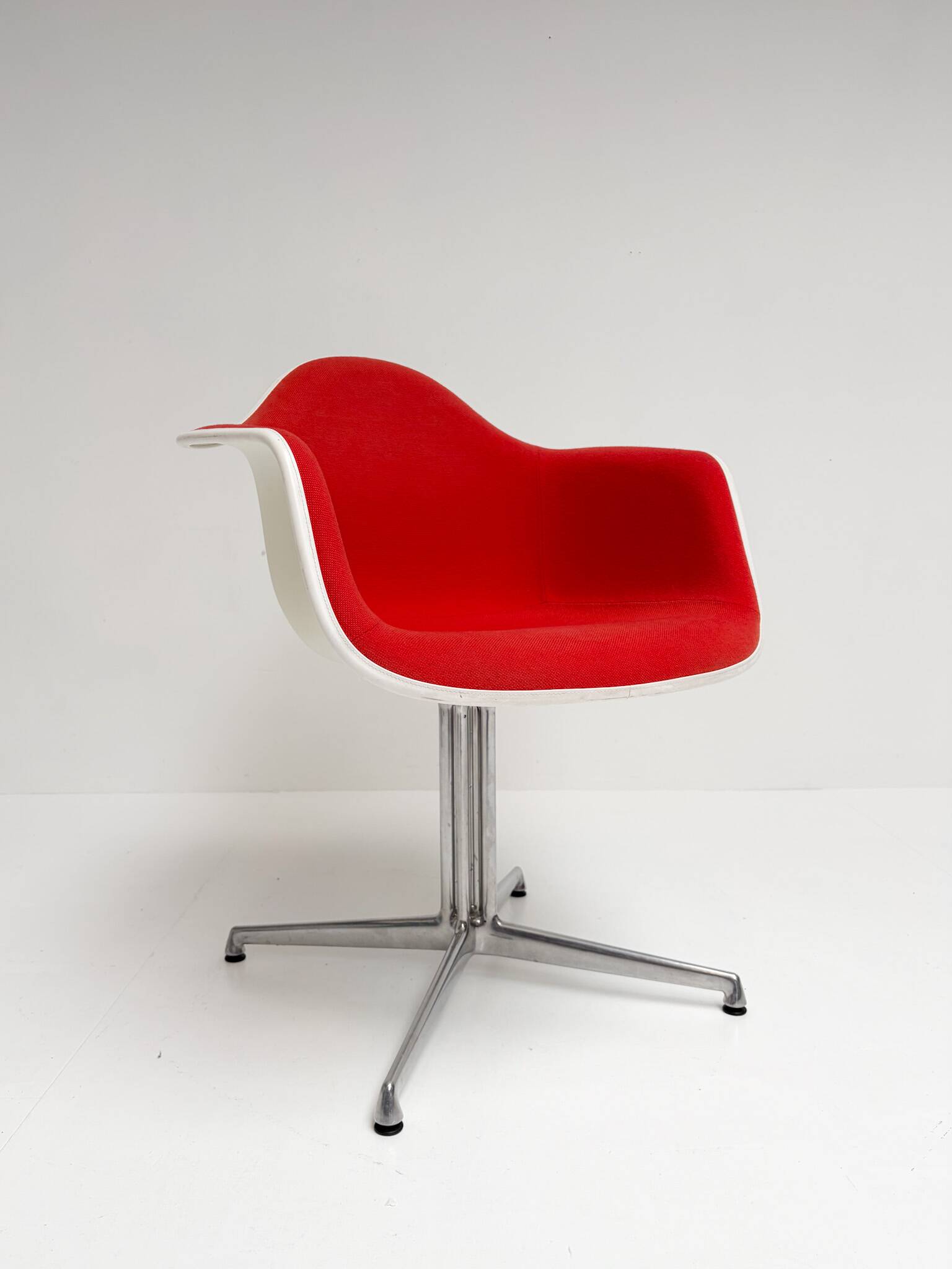 Fauteuil DAL par Charles et Ray Eames pour Vitra, années 2010.
