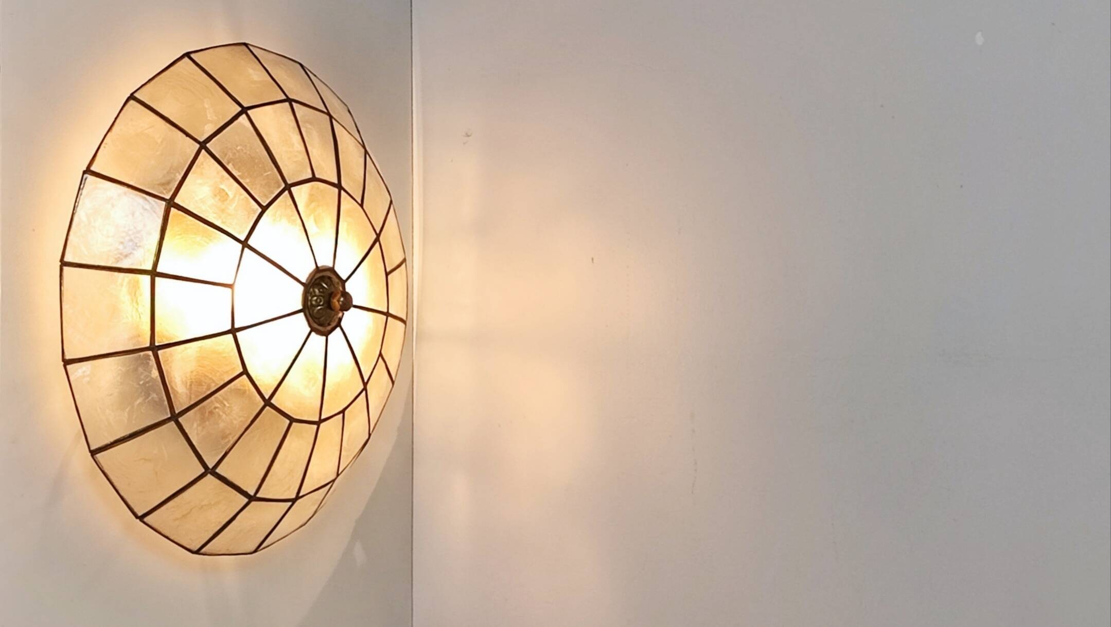 Mother-of-pearl ceiling/wall light