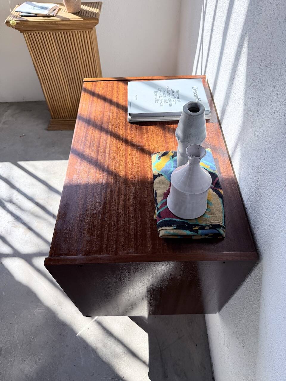 Commode teck poignées cuir 1960
