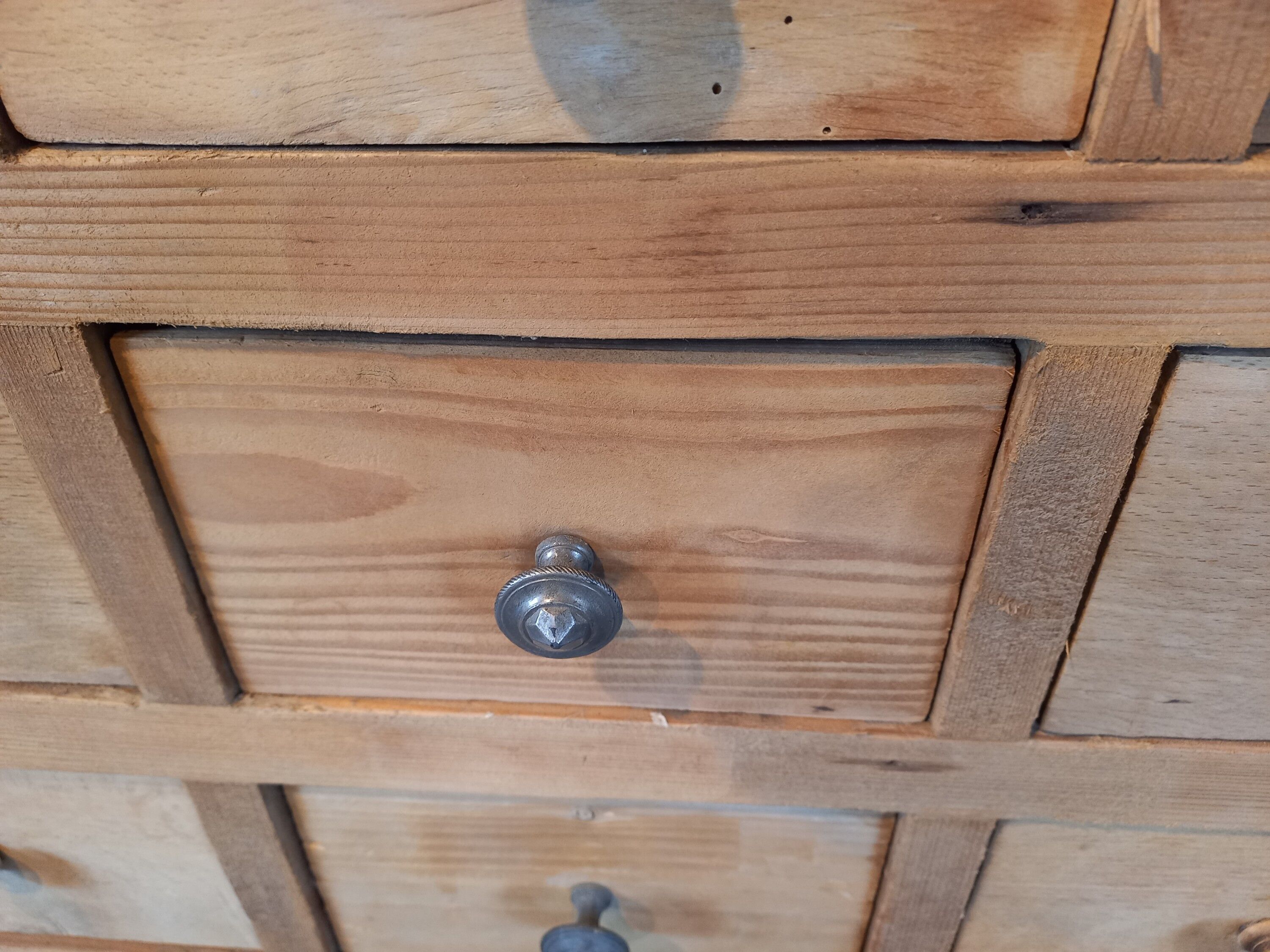 Trade cabinet with drawers