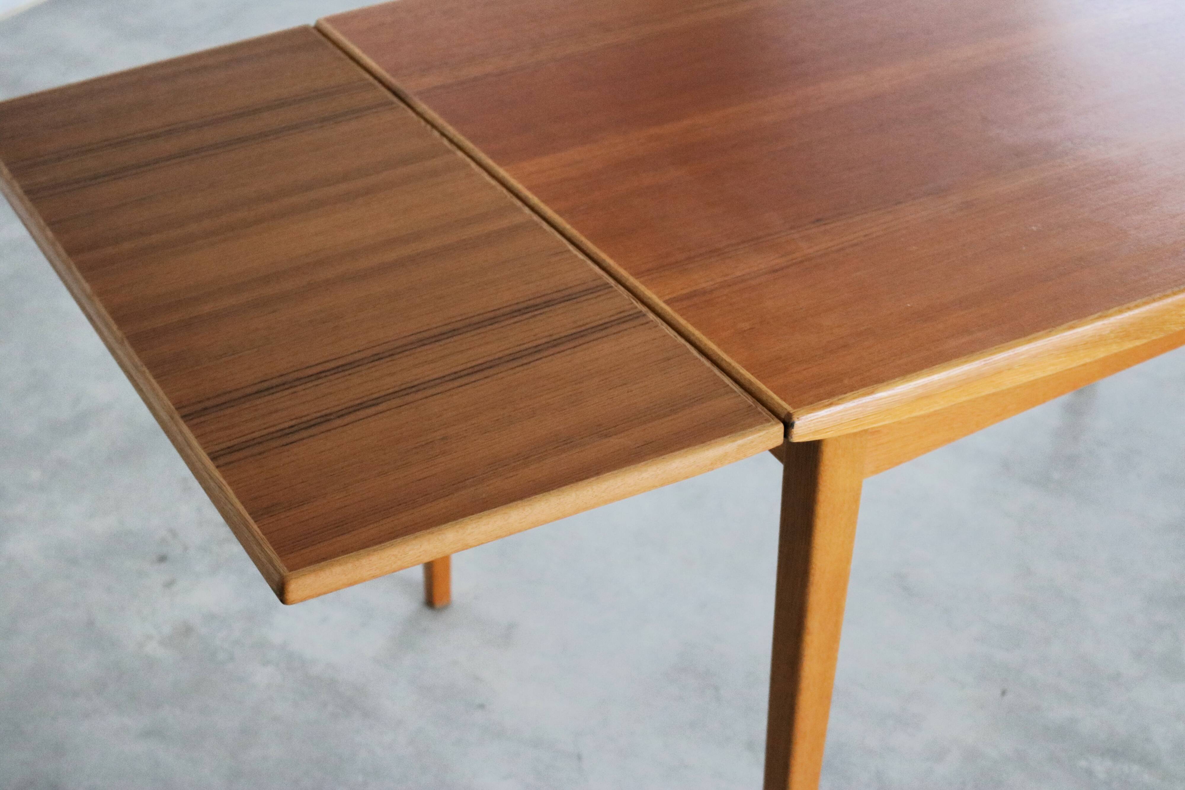 Table à manger extensible en chêne, années 60