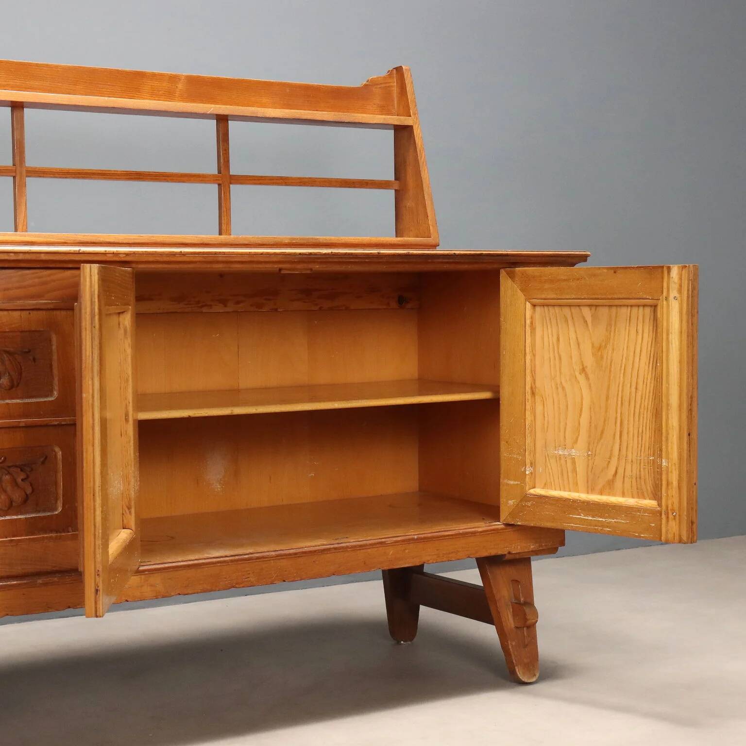 Vintage oak veneer sideboard, Italian design, 1950s.