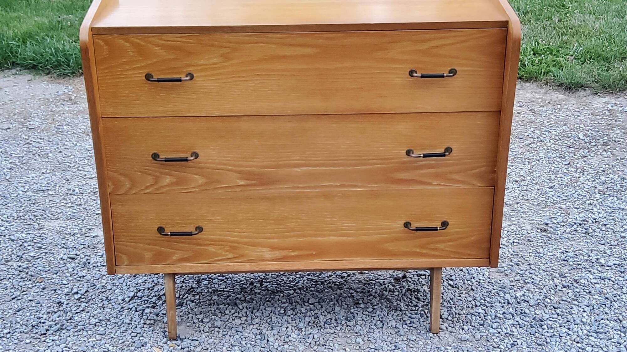 Vintage chest of drawers in golden blond oak legs compass and fins 3 drawers from the 50s