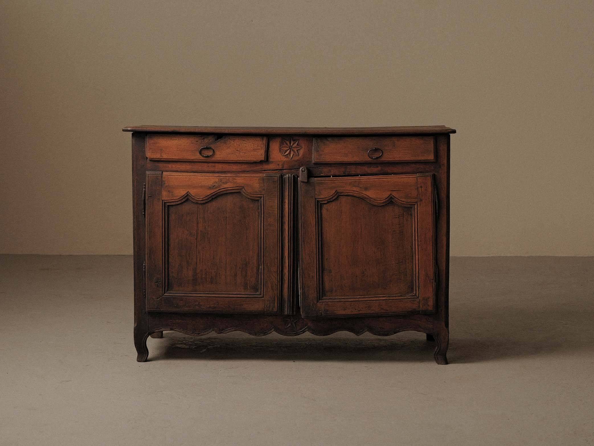 Country buffet in solid wood, Auvergne, 19th century