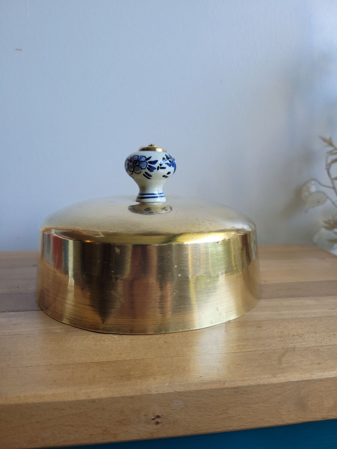 Brass bell porcelain handle